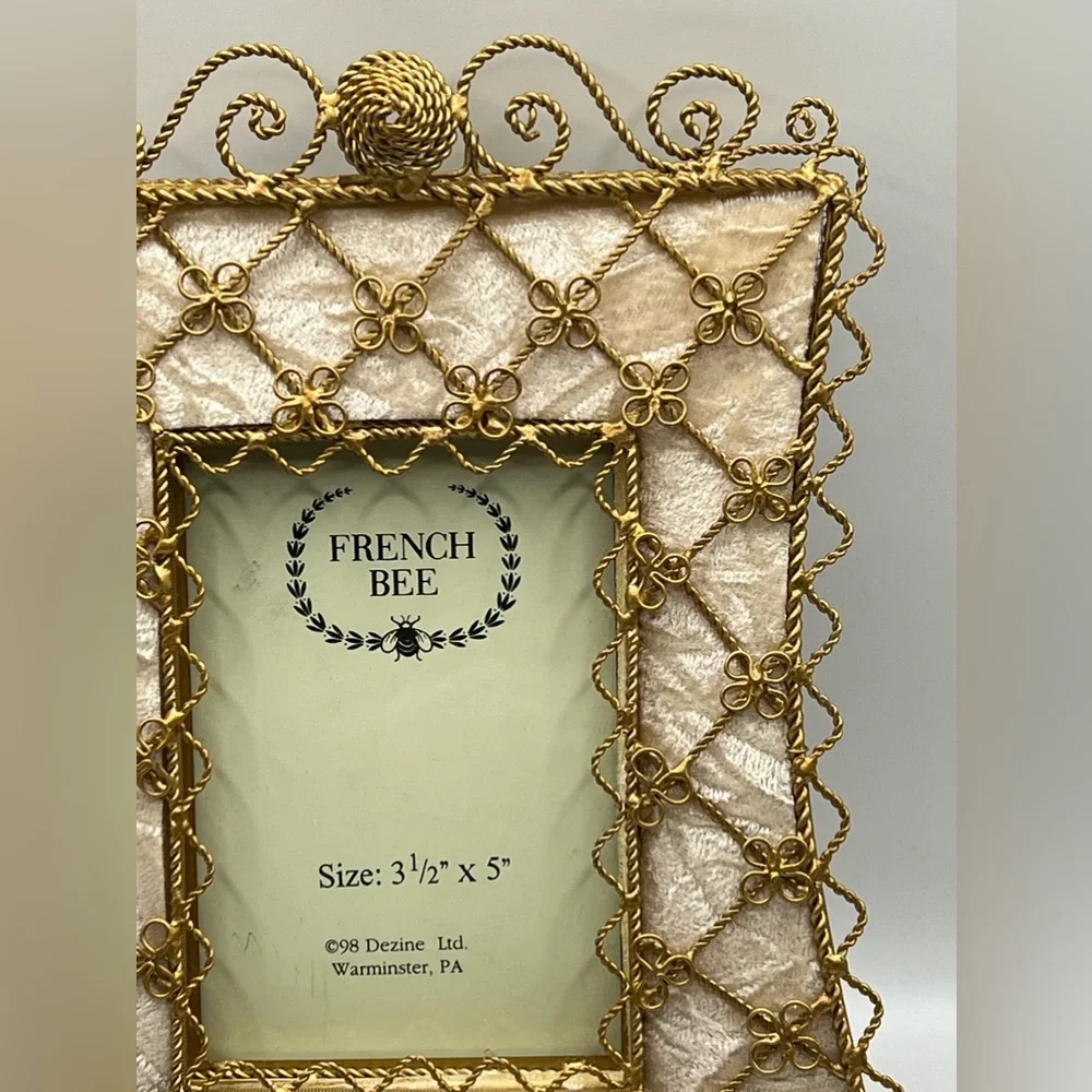 Vintage Dezine French Bee Metal Wire Photo Frame for 3.5x5 in Photos PA USA 1998